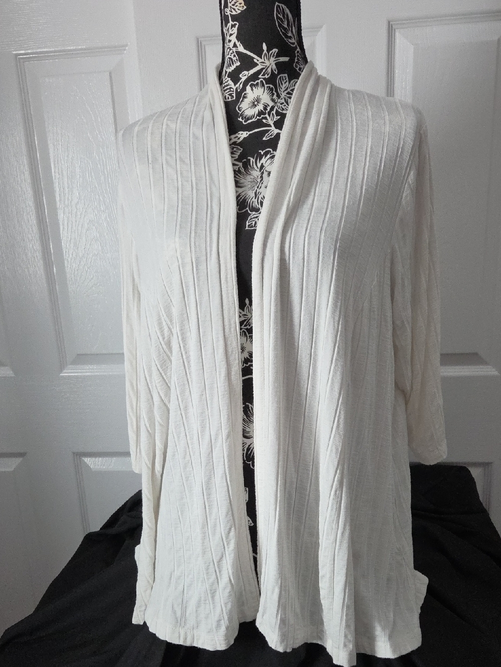 Rose & Olive White Ribbed Knit Light Jacket